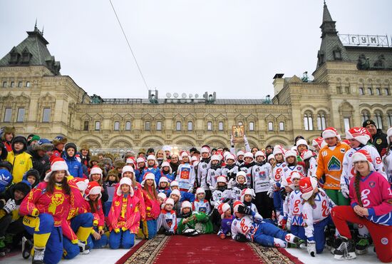 Турнир по русскому хоккею на Красной площади 