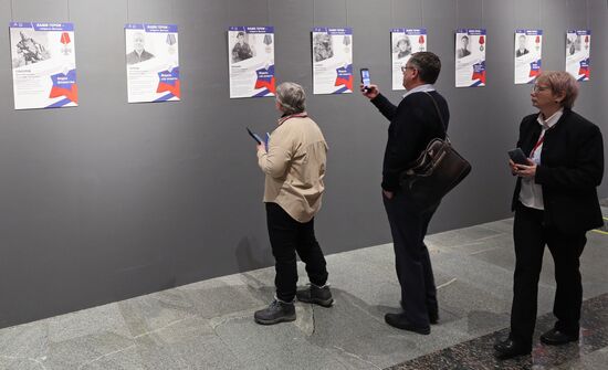 Открытие выставки "Герои Донбасса – Герои Москвы"