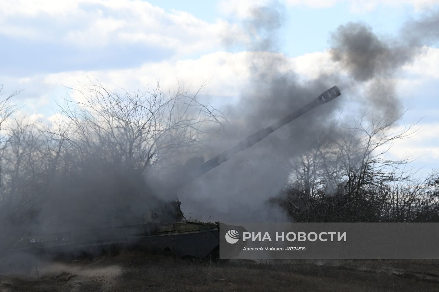 Работа артиллерийских расчетов в зоне СВО