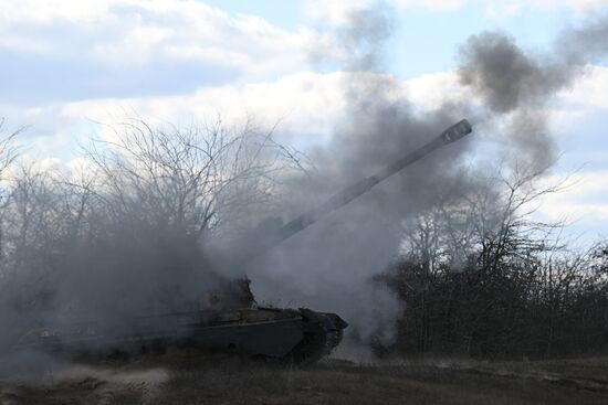 Работа артиллерийских расчетов в зоне СВО