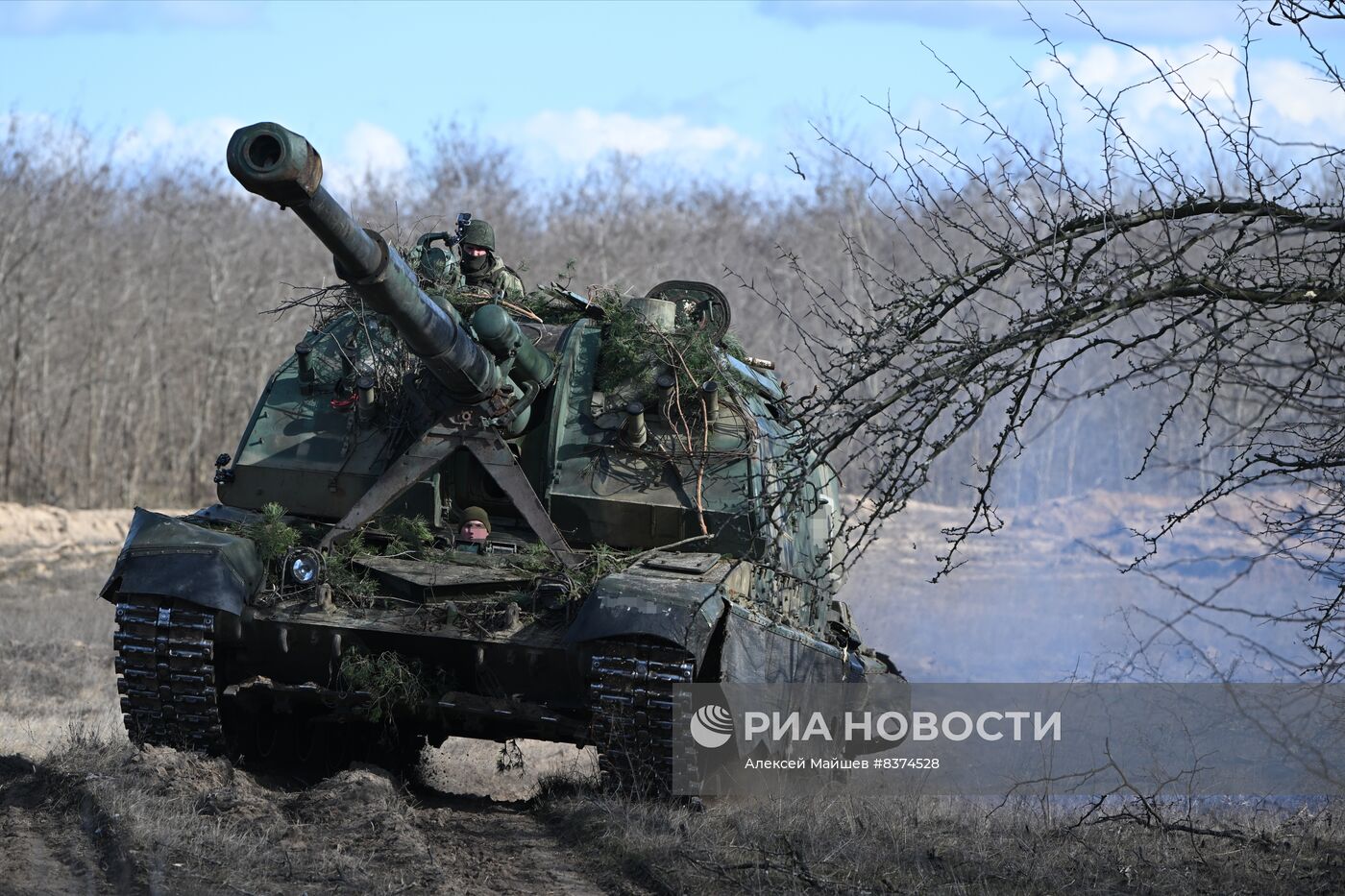 Работа артиллерийских расчетов в зоне СВО