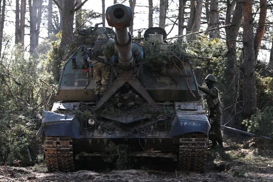 Работа артиллерийских расчетов в зоне СВО