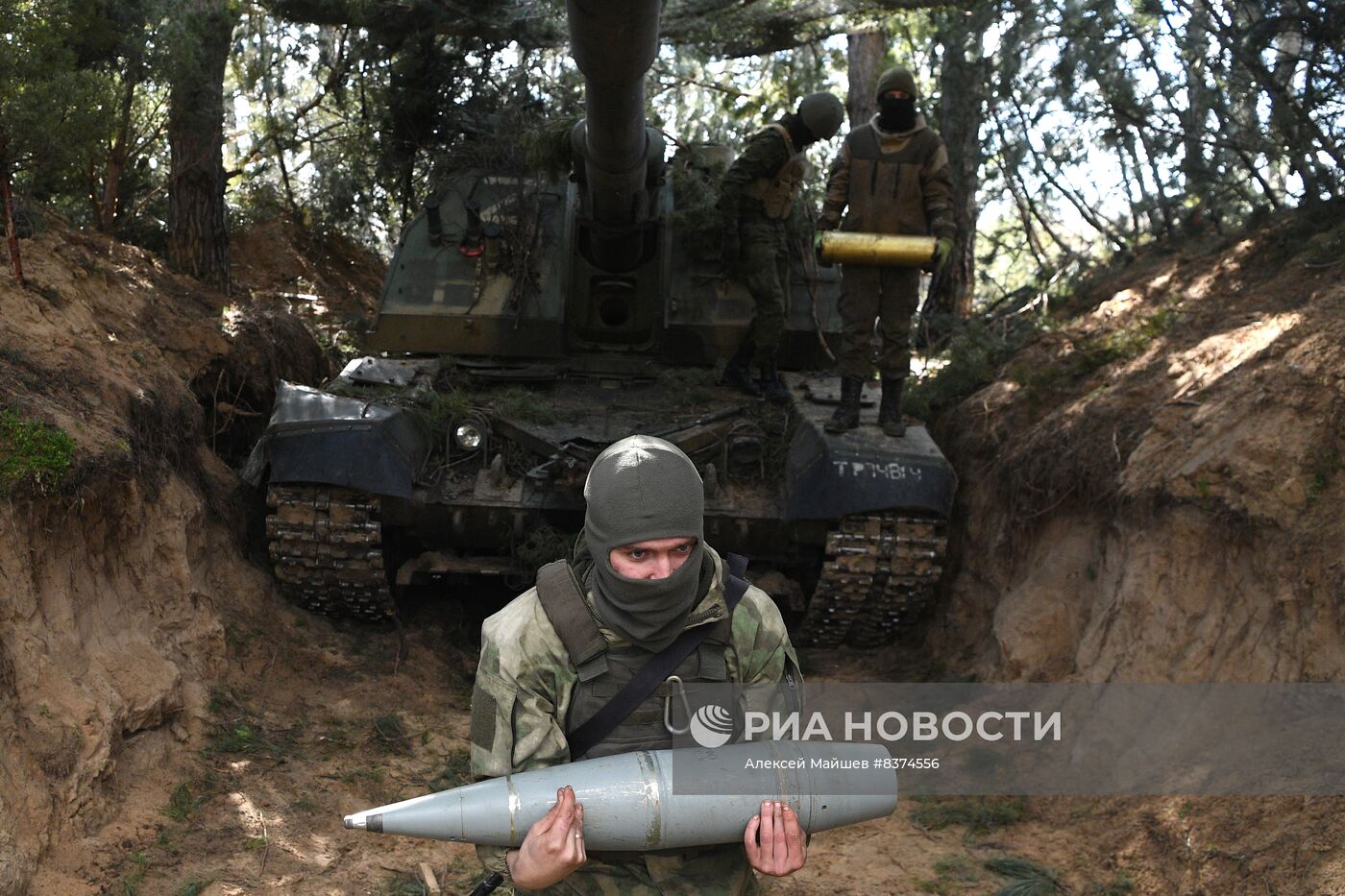 Работа артиллерийских расчетов в зоне СВО