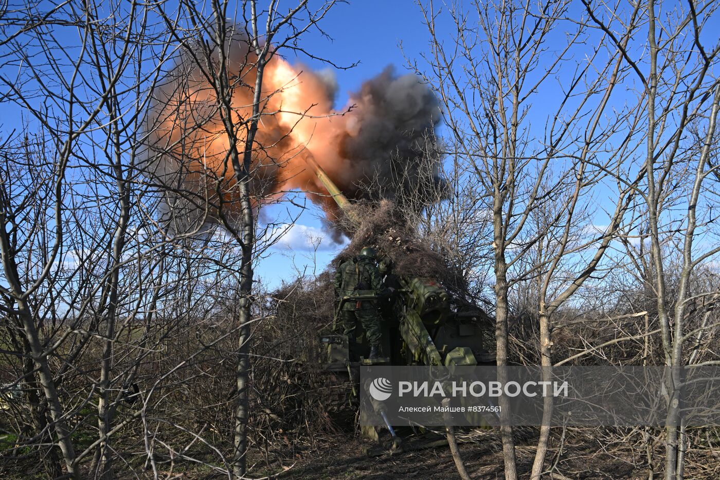 Работа артиллерийских расчетов в зоне СВО