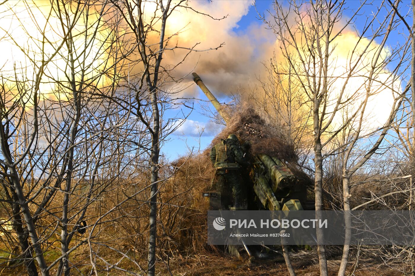 Работа артиллерийских расчетов в зоне СВО