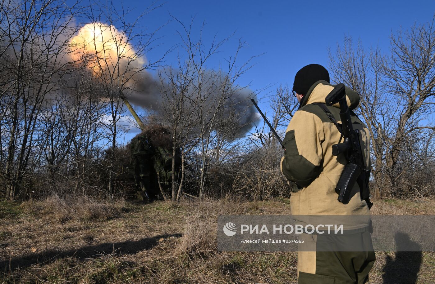 Работа артиллерийских расчетов в зоне СВО