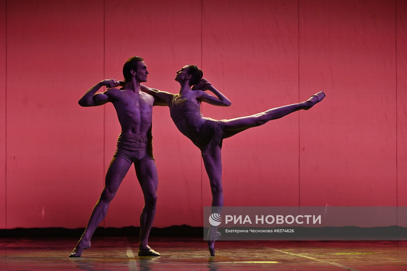 Зимний международный фестиваль искусств. Проект "Па-де-де на пальцах и для пальцев"