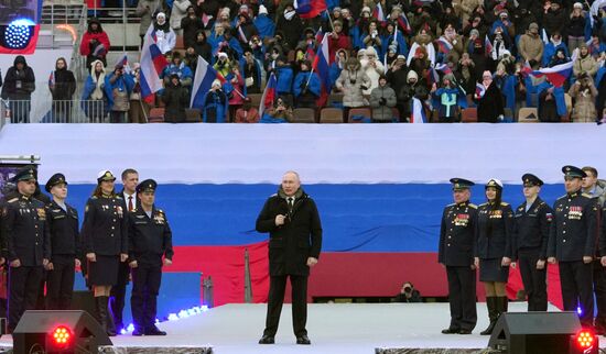 Президент РФ В. Путин посетил митинг-концерт "Слава защитникам Отечества!"