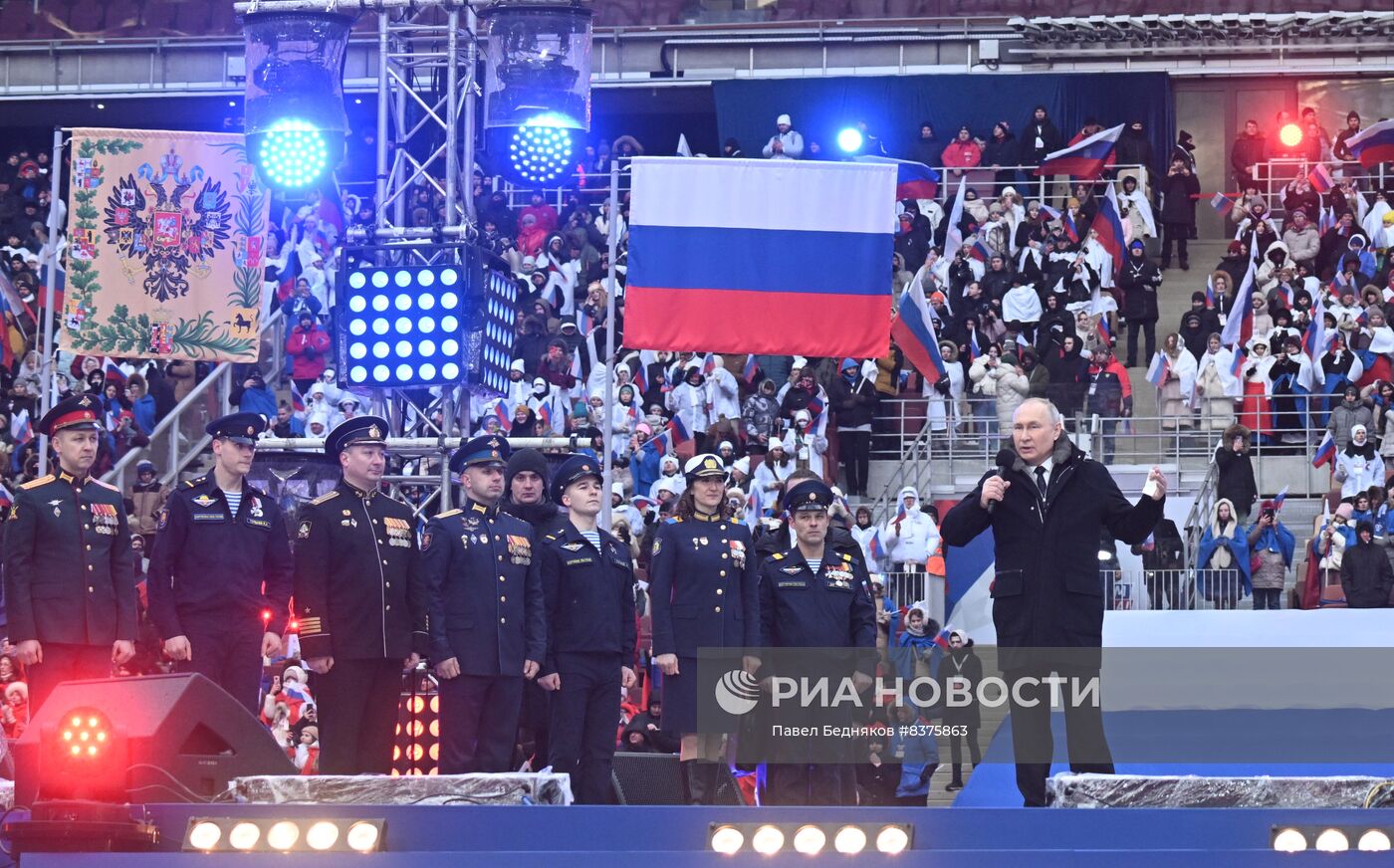 Президент РФ В. Путин посетил митинг-концерт "Слава защитникам Отечества!"