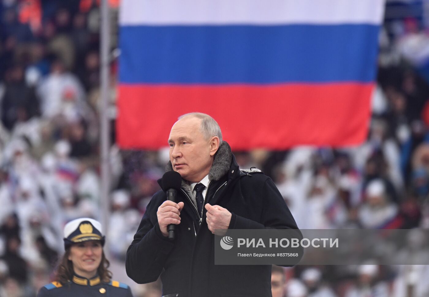 Президент РФ В. Путин посетил митинг-концерт "Слава защитникам Отечества!"