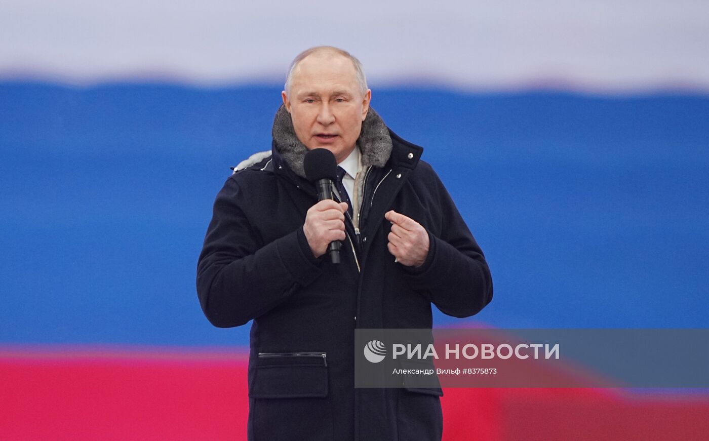 Президент РФ В. Путин посетил митинг-концерт "Слава защитникам Отечества!"