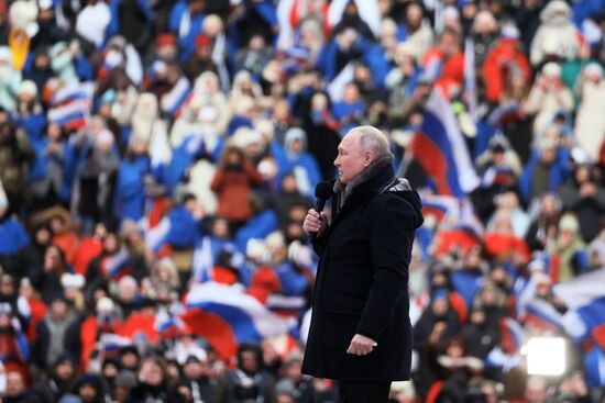 Президент РФ В. Путин посетил митинг-концерт "Слава защитникам Отечества!"