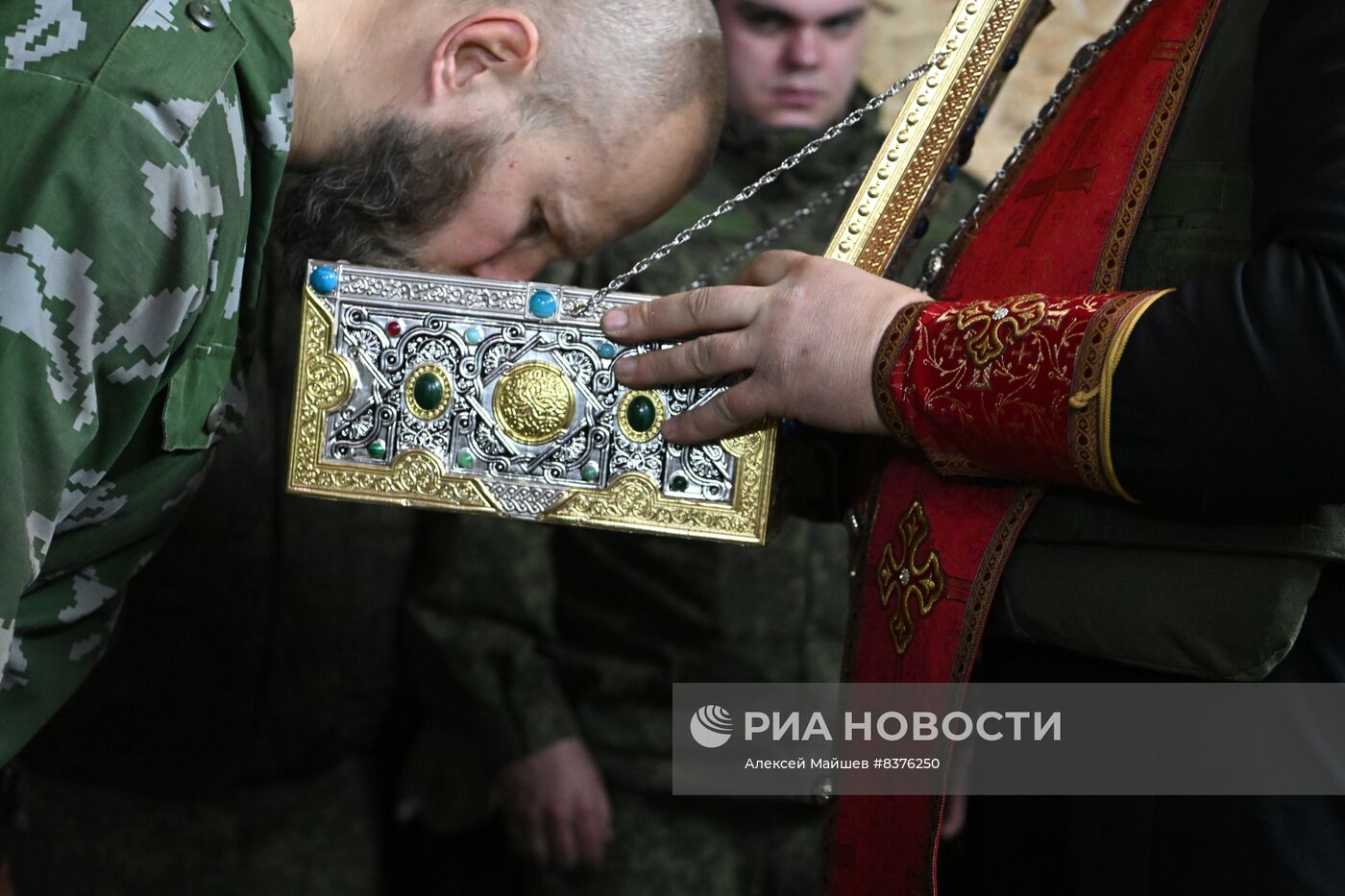 Мощи святого Георгия Победоносца впервые доставили на передовую к бойцам СВО