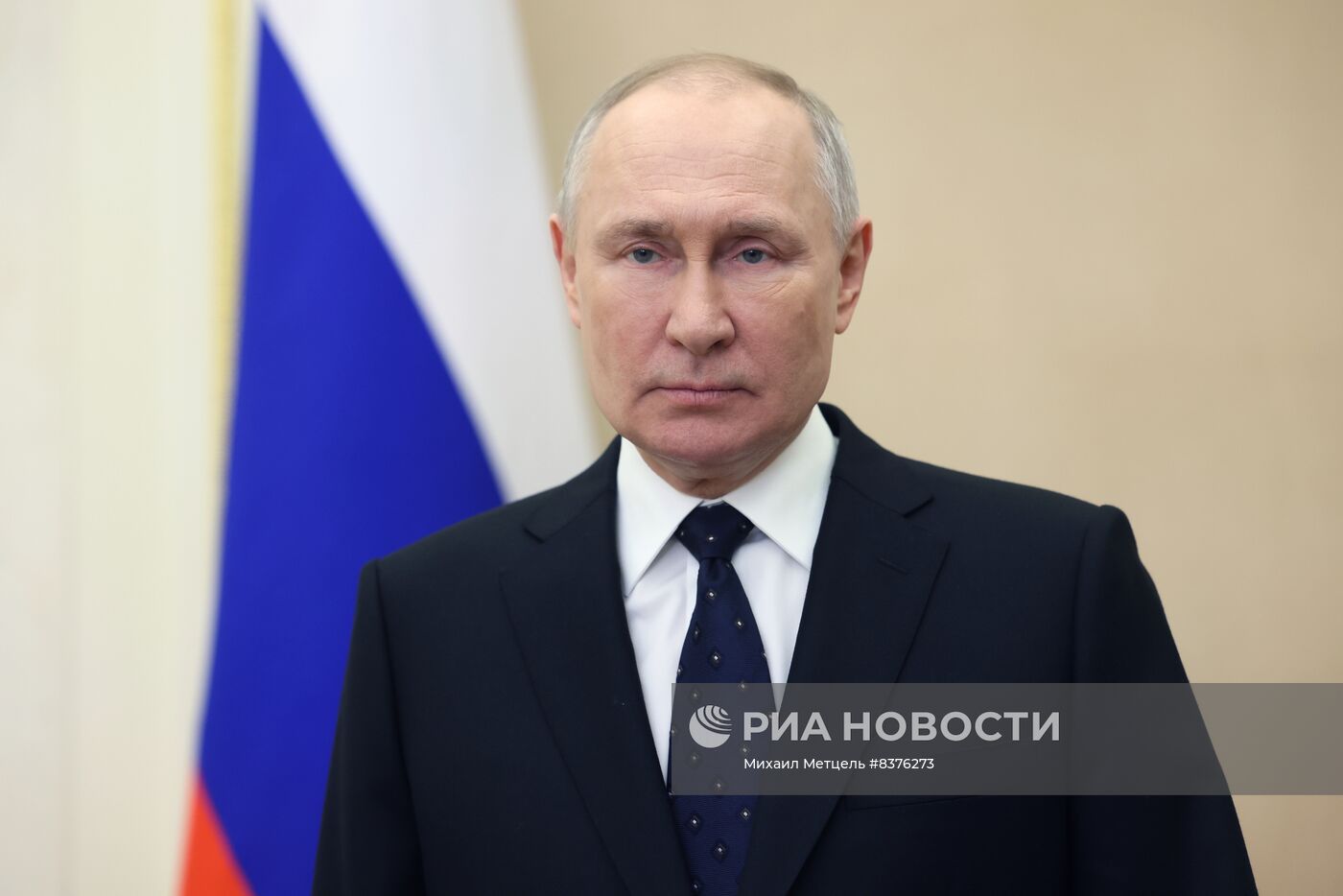 Президент РФ В. Путин поздравил граждан РФ с Днем защитника Отечества