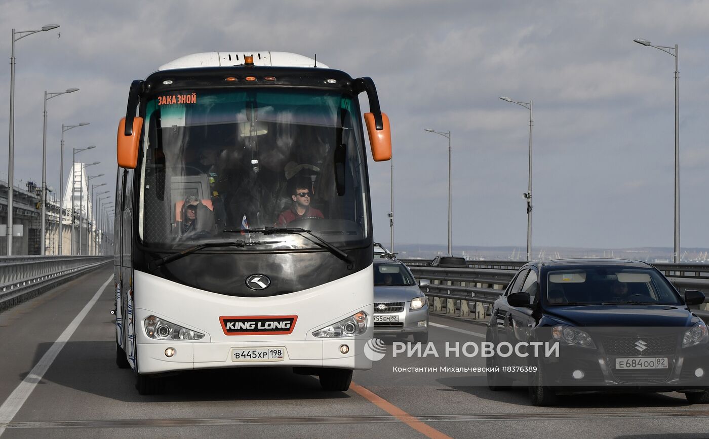 Крымский мост полностью открыли для автомобильного движения
