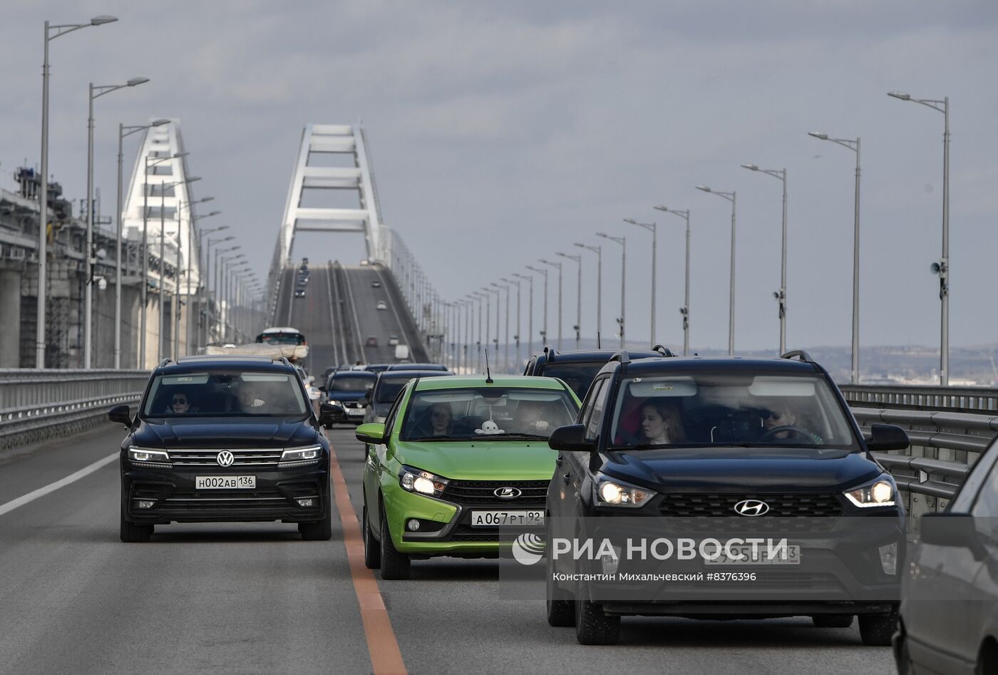 Крымский мост полностью открыли для автомобильного движения