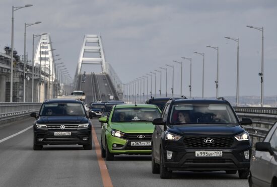 Крымский мост полностью открыли для автомобильного движения