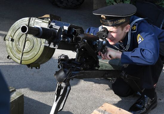 Празднование Дня защитника Отечества в регионах России