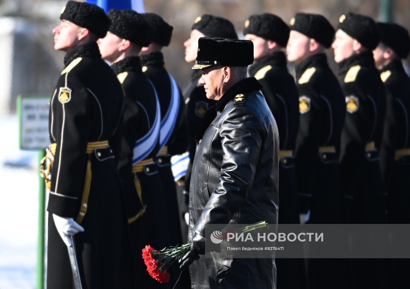 Президент РФ В. Путин возложил венок к Могиле Неизвестного Солдата