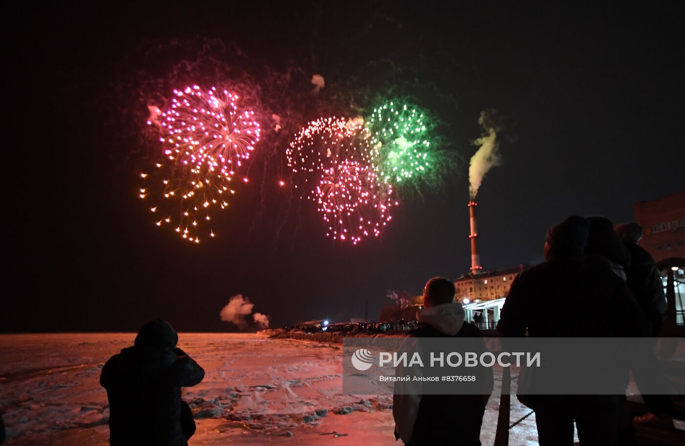 Праздничный салют в честь Дня защитника Отечества