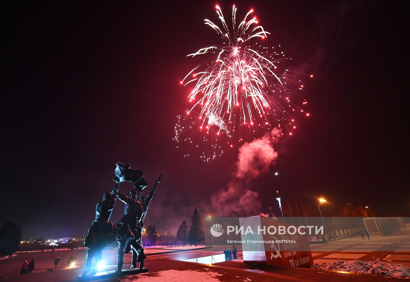 Праздничный салют в честь Дня защитника Отечества