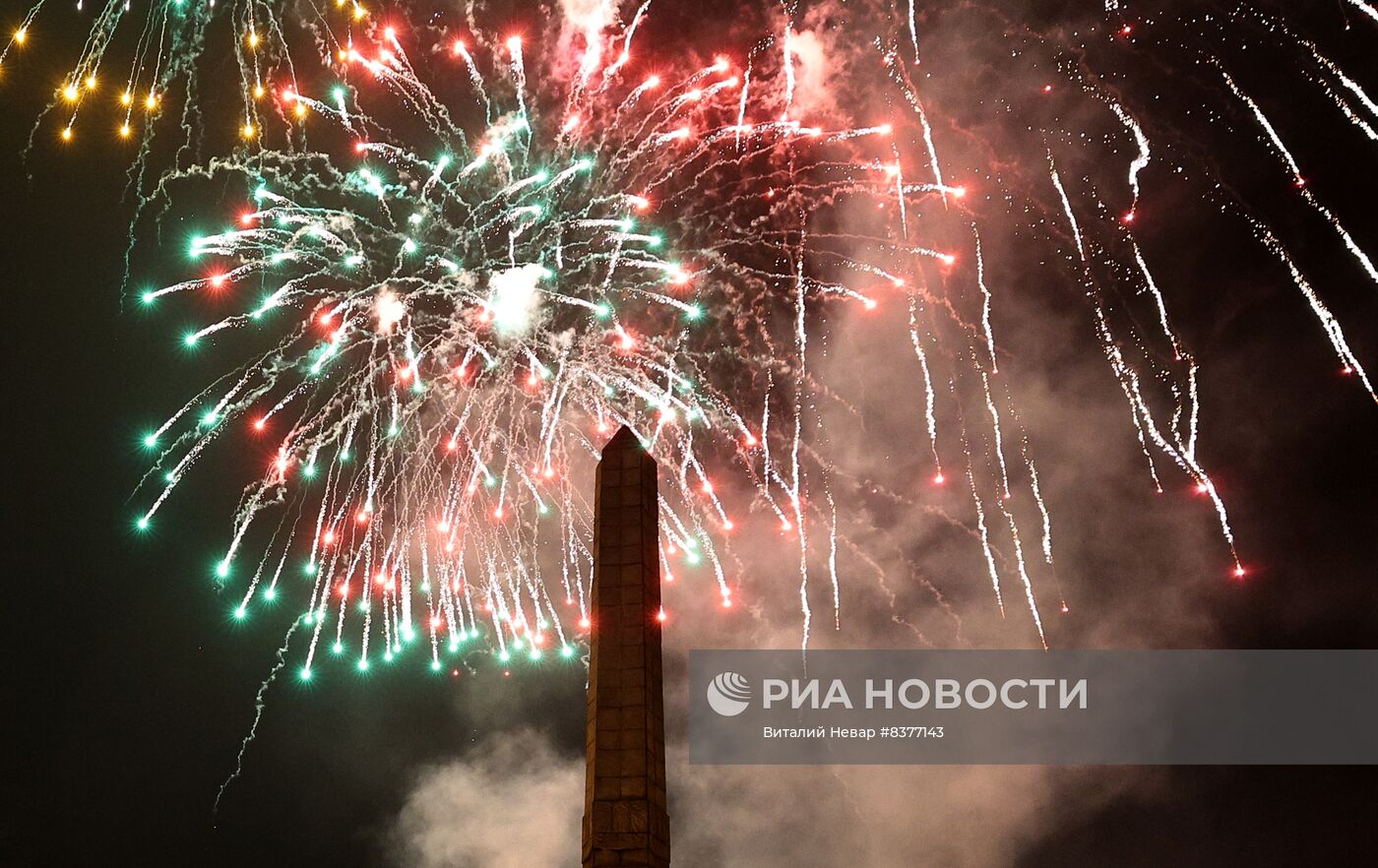 Праздничный салют в честь Дня защитника Отечества 