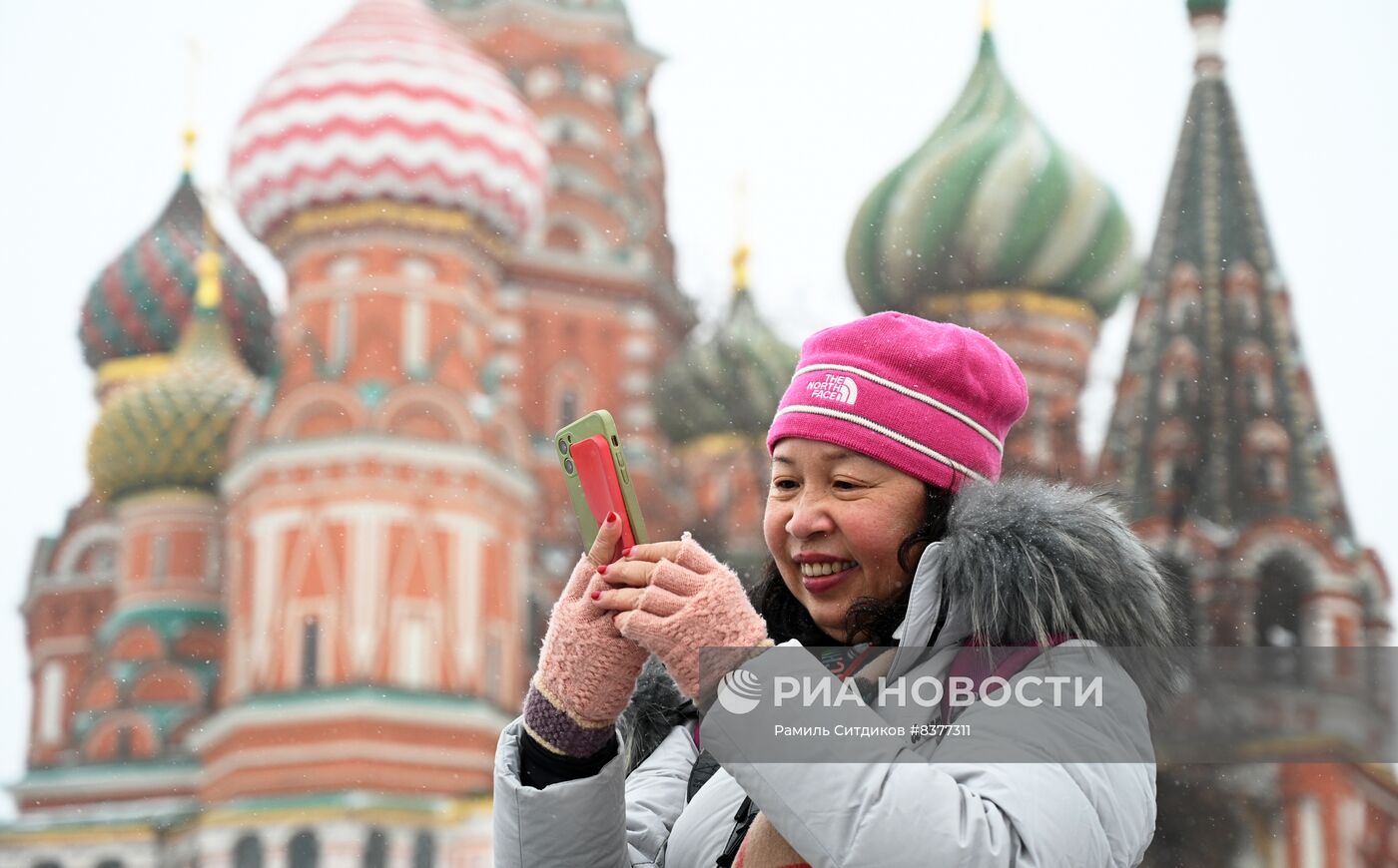 Первая группа туристов из Китая прибыла в Москву