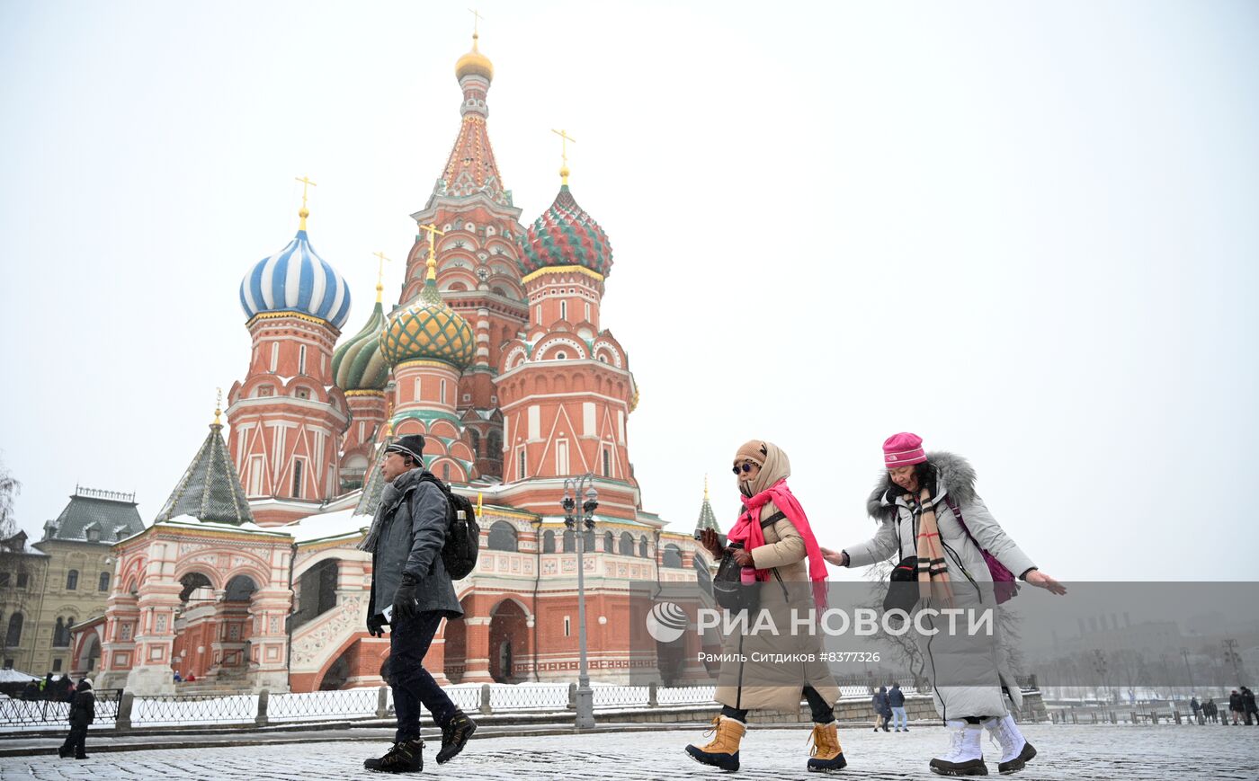 Первая группа туристов из Китая прибыла в Москву