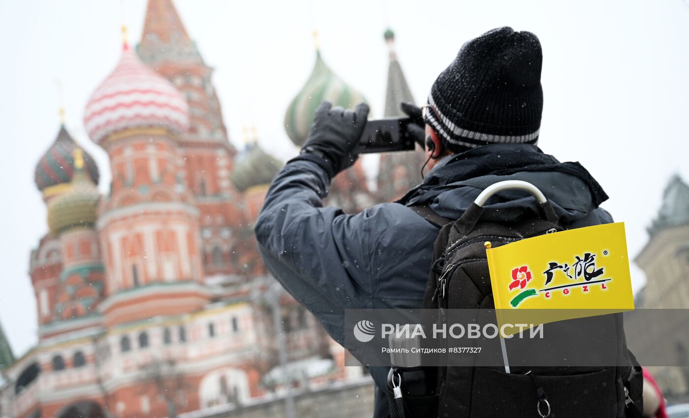 Первая группа туристов из Китая прибыла в Москву