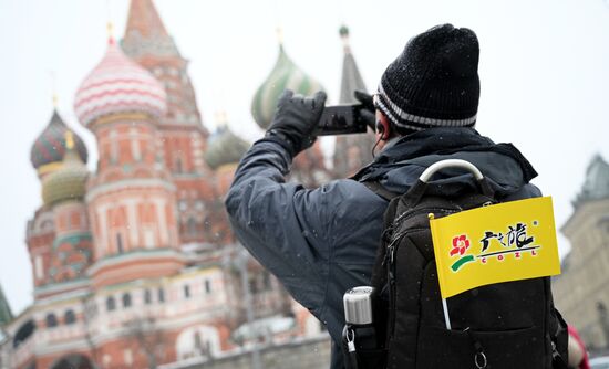 Первая группа туристов из Китая прибыла в Москву