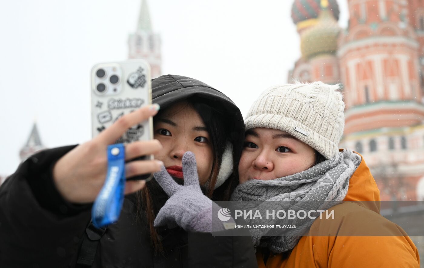 Первая группа туристов из Китая прибыла в Москву