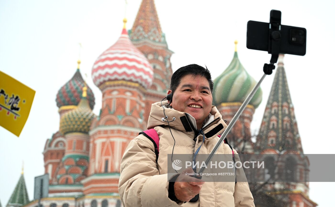 Первая группа туристов из Китая прибыла в Москву