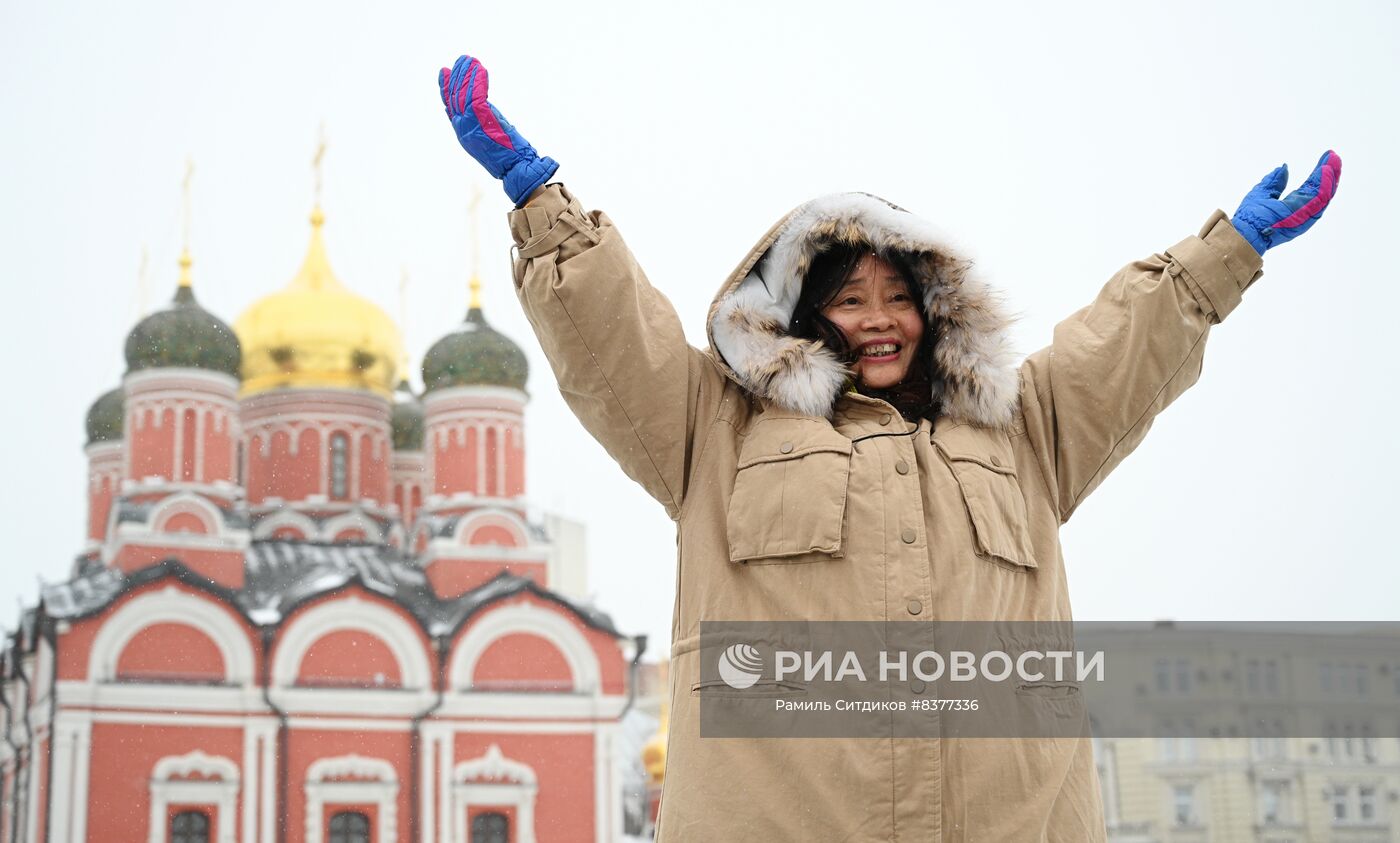 Первая группа туристов из Китая прибыла в Москву