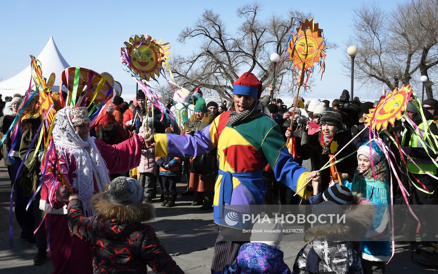 Празднование Масленицы в регионах России