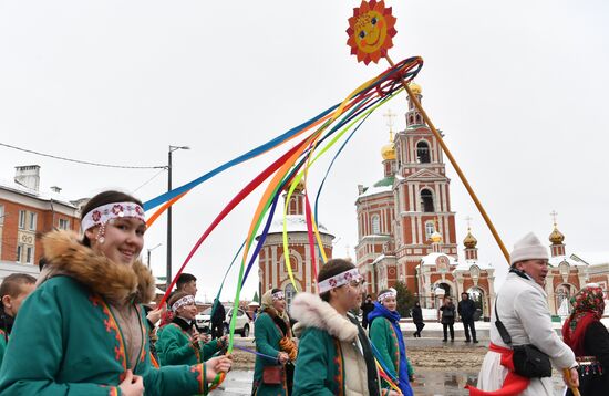 Празднование Масленицы в регионах России