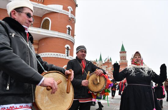 Празднование Масленицы в регионах России