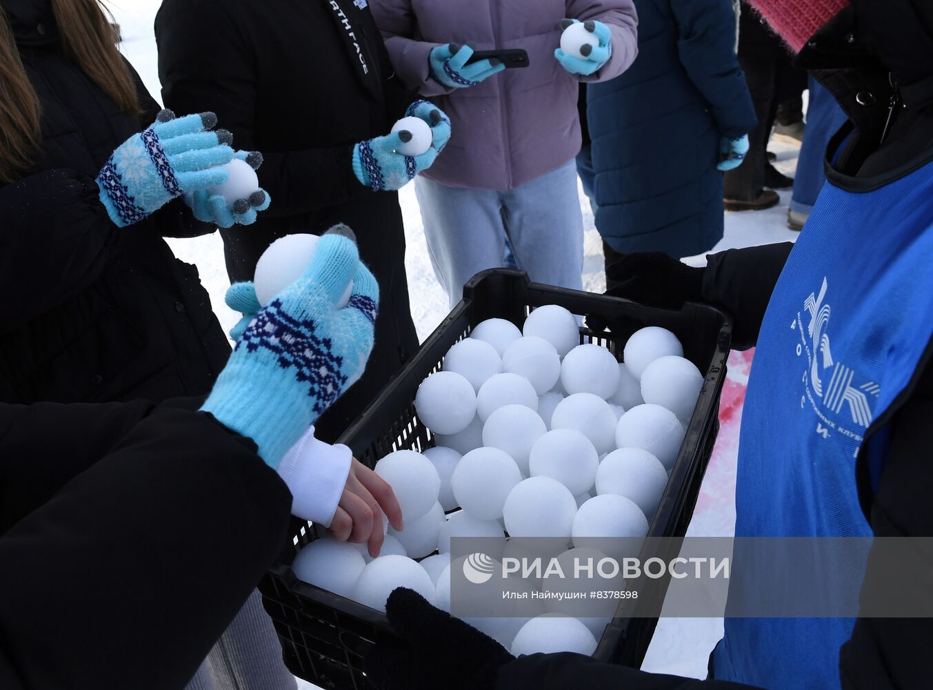 Массовая битва снежками в Красноярске