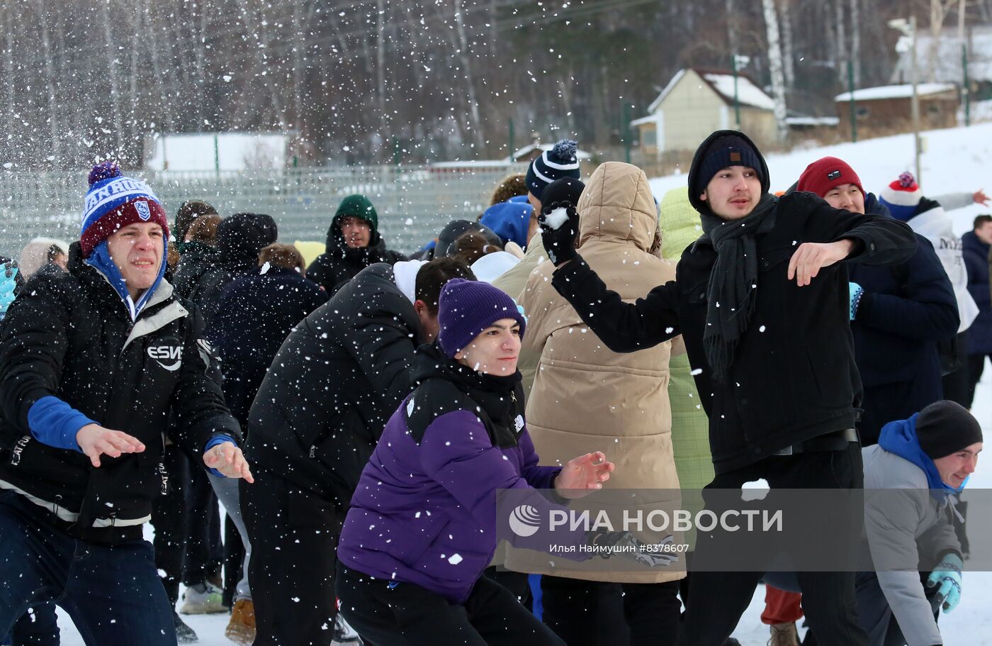 Массовая битва снежками в Красноярске