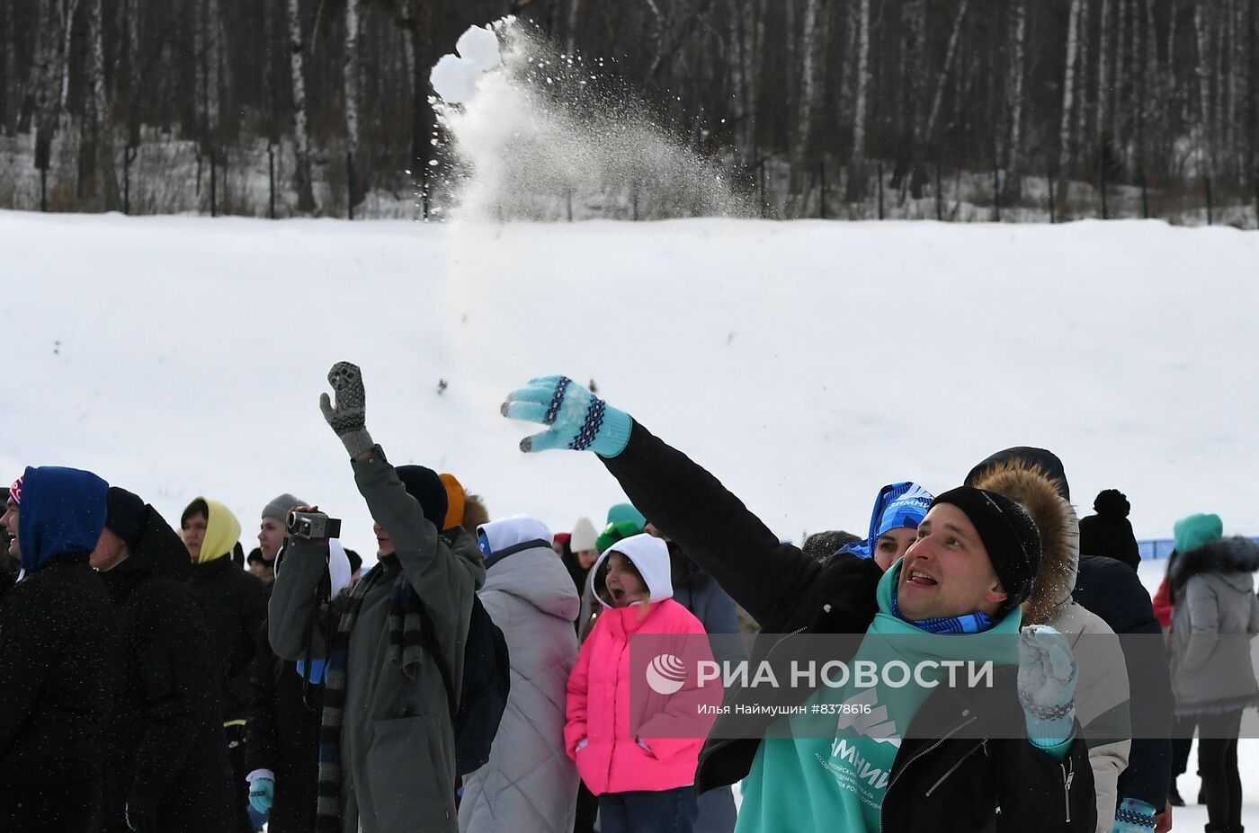 Массовая битва снежками в Красноярске