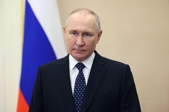 Президент РФ В. Путин поздравил военнослужащих и ветеранов Сил специальных операций