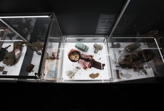 Выставка "Донбасс - Россия: история и современность"