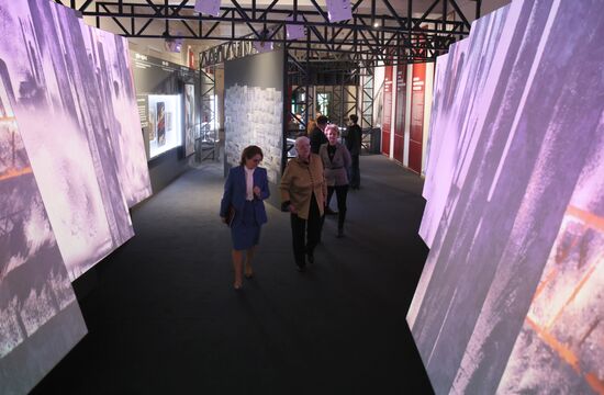 Выставка "Донбасс - Россия: история и современность"