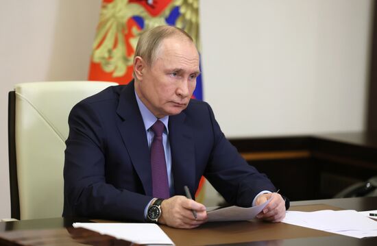Президент РФ В. Путин провел рабочую встречу с губернатором Сахалинской области В. Лимаренко