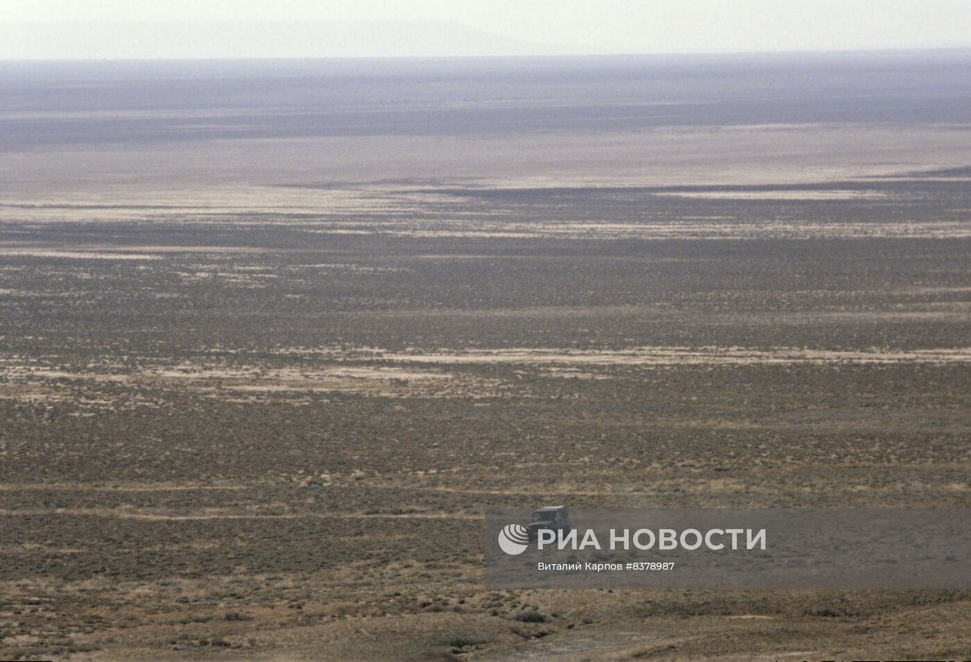 Геологическая экспедиция на плато Усть-Урт близ побережья Каспийского моря