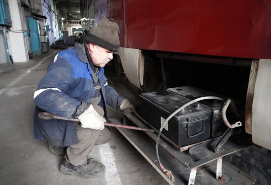 Подготовка к возобновлению движения трамваев в Мариуполе