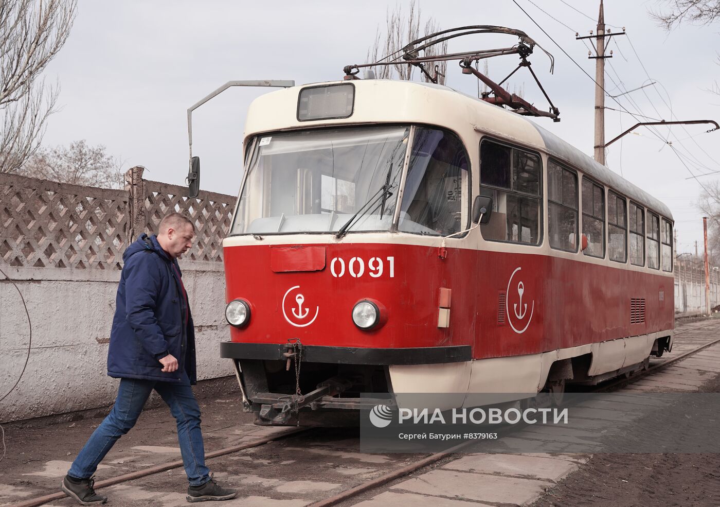 Подготовка к возобновлению движения трамваев в Мариуполе