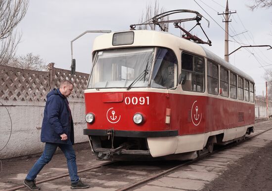 Подготовка к возобновлению движения трамваев в Мариуполе