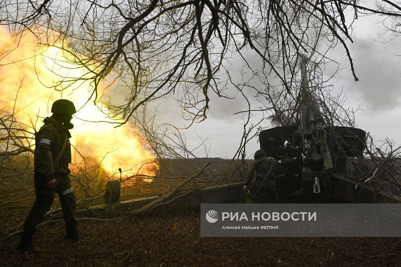 Работа артиллерийских расчетов в зоне СВО