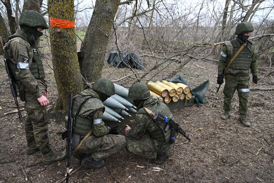 Работа артиллерийских расчетов в зоне СВО