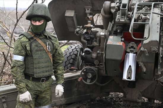 Работа артиллерийских расчетов в зоне СВО